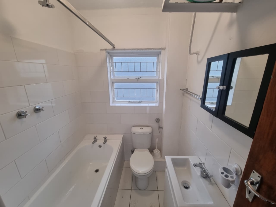 1 Bedroom Property for Sale in Sea Point Western Cape
